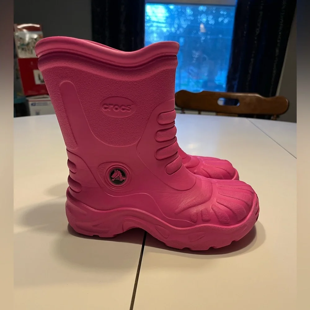 Crocs size 4 women’s 2.5 girls pink rain boots